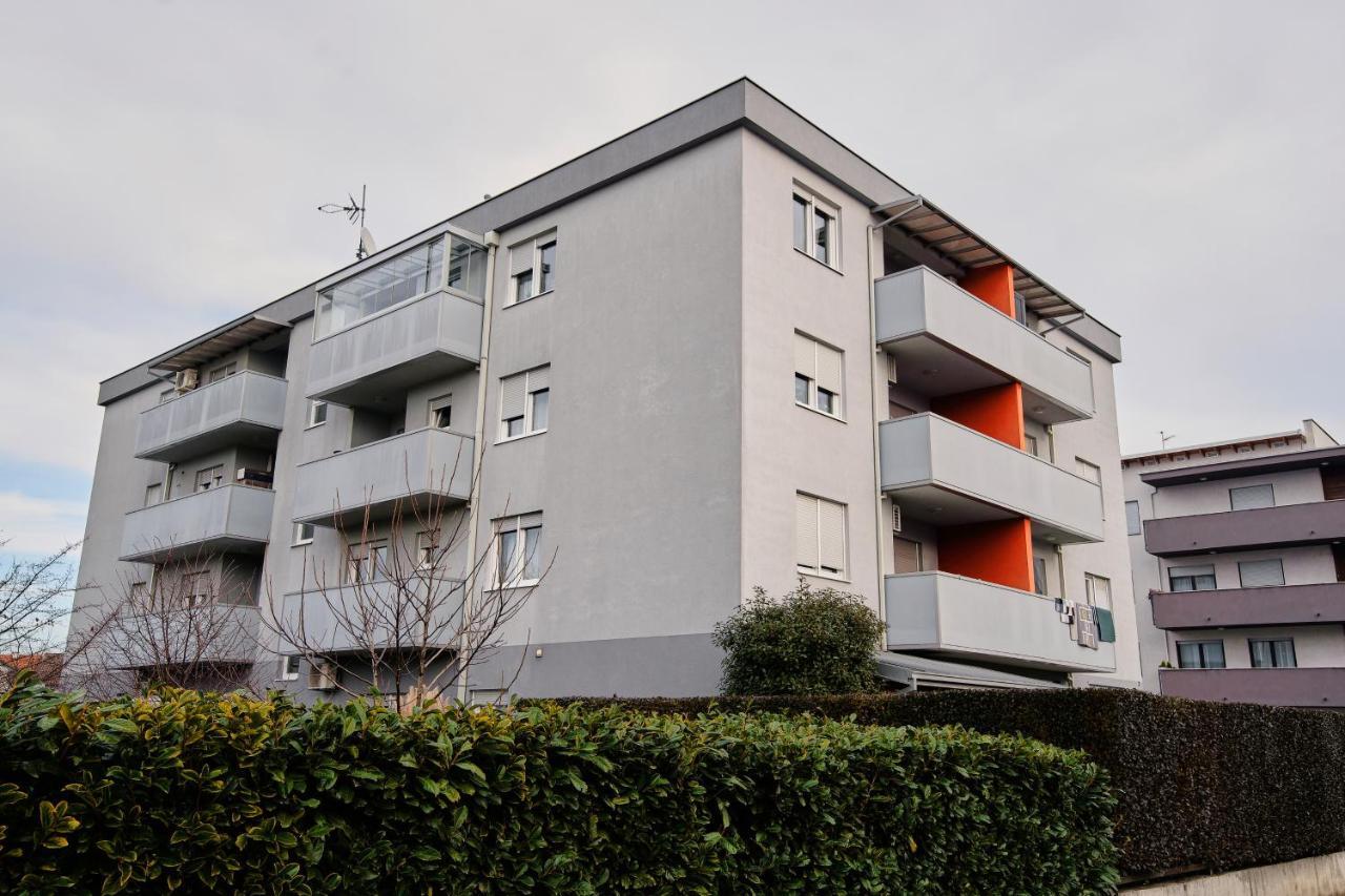 Lovely Apartment Mira Near Airport Zagreb Nagygorica Kültér fotó